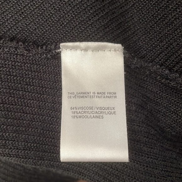 Lightweight Classic & Pretty Cardigan Sweater. Love the Draping 💕 - Picture 6 of 10